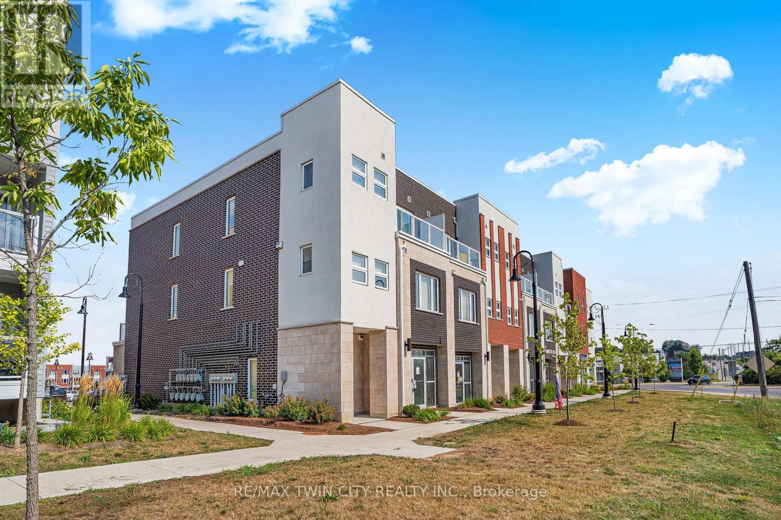 107 - 124 SEABROOK DRIVE, Kitchener, Ontario