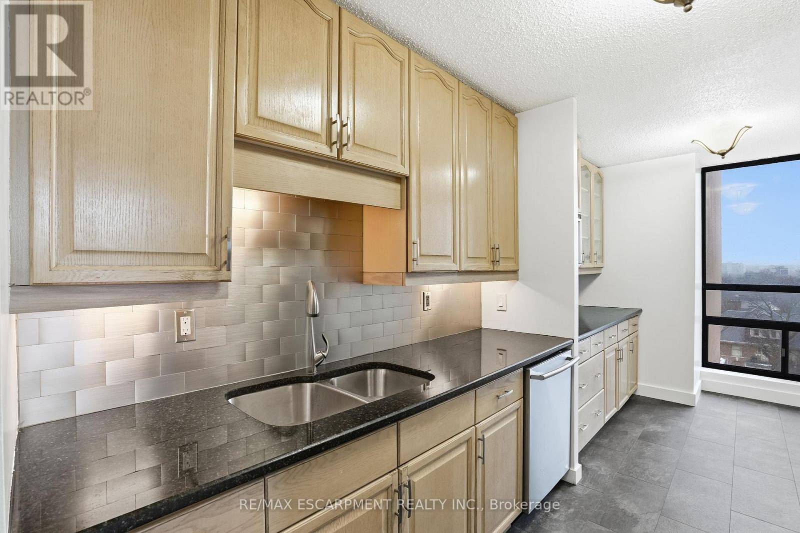 606 - 222 Jackson Street W, Hamilton, Ontario  L8P 4S5 - Photo 13 - X12807012