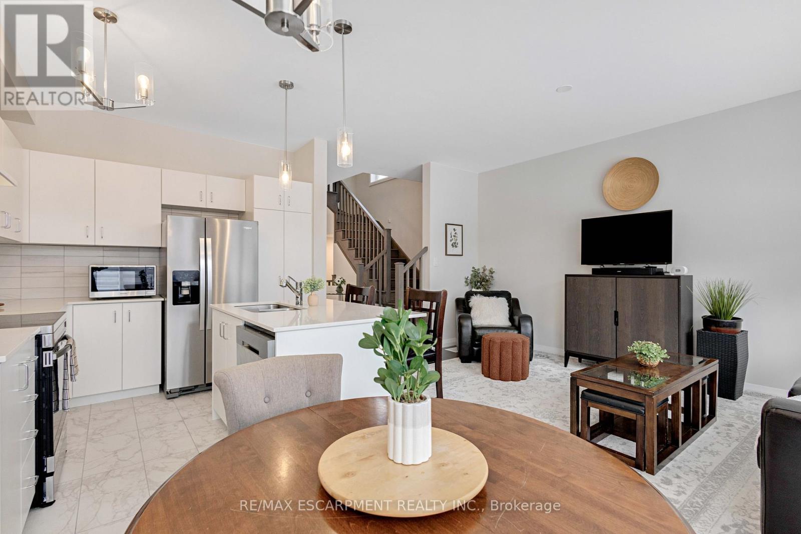 5 Cherry Blossom Heights, Hamilton, Ontario  L9B 0E9 - Photo 10 - X12807040