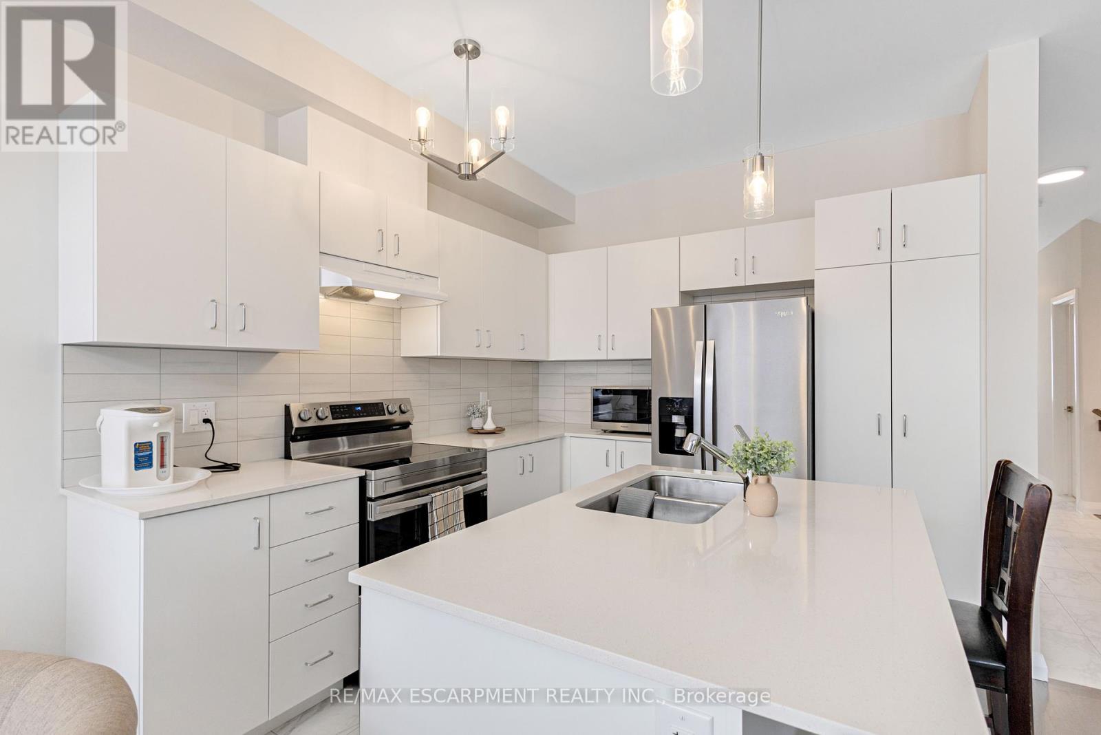 5 Cherry Blossom Heights, Hamilton, Ontario  L9B 0E9 - Photo 11 - X12807040