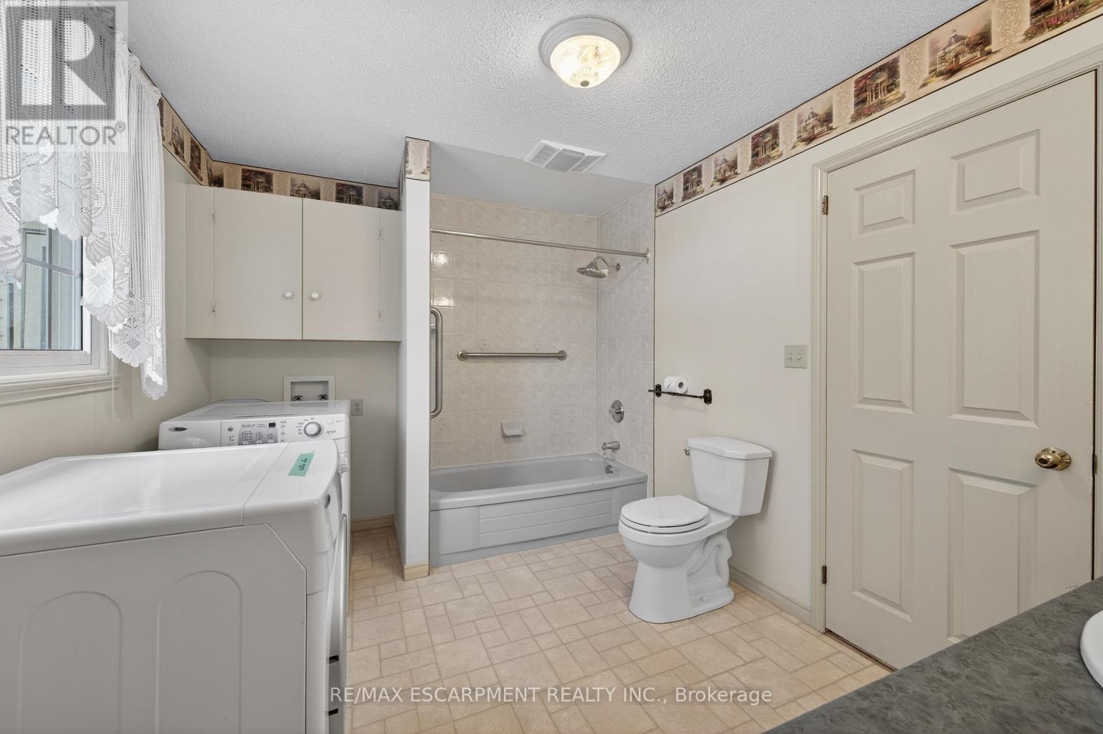 4 Hunter Road, Grimsby, Ontario  L3M 4A4 - Photo 33 - X12807130