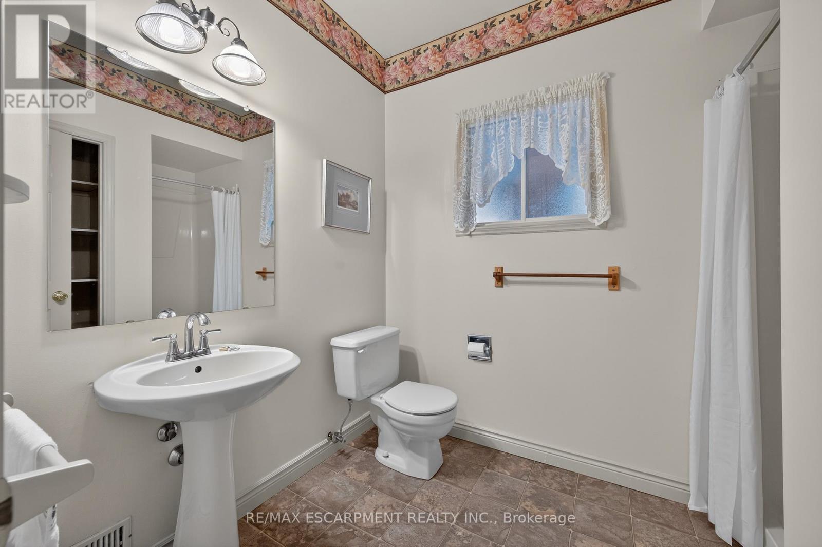 4 Hunter Road, Grimsby, Ontario  L3M 4A4 - Photo 39 - X12807130