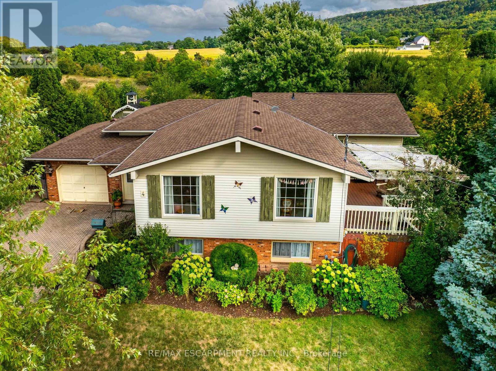 4 Hunter Road, Grimsby, Ontario  L3M 4A4 - Photo 5 - X12807130