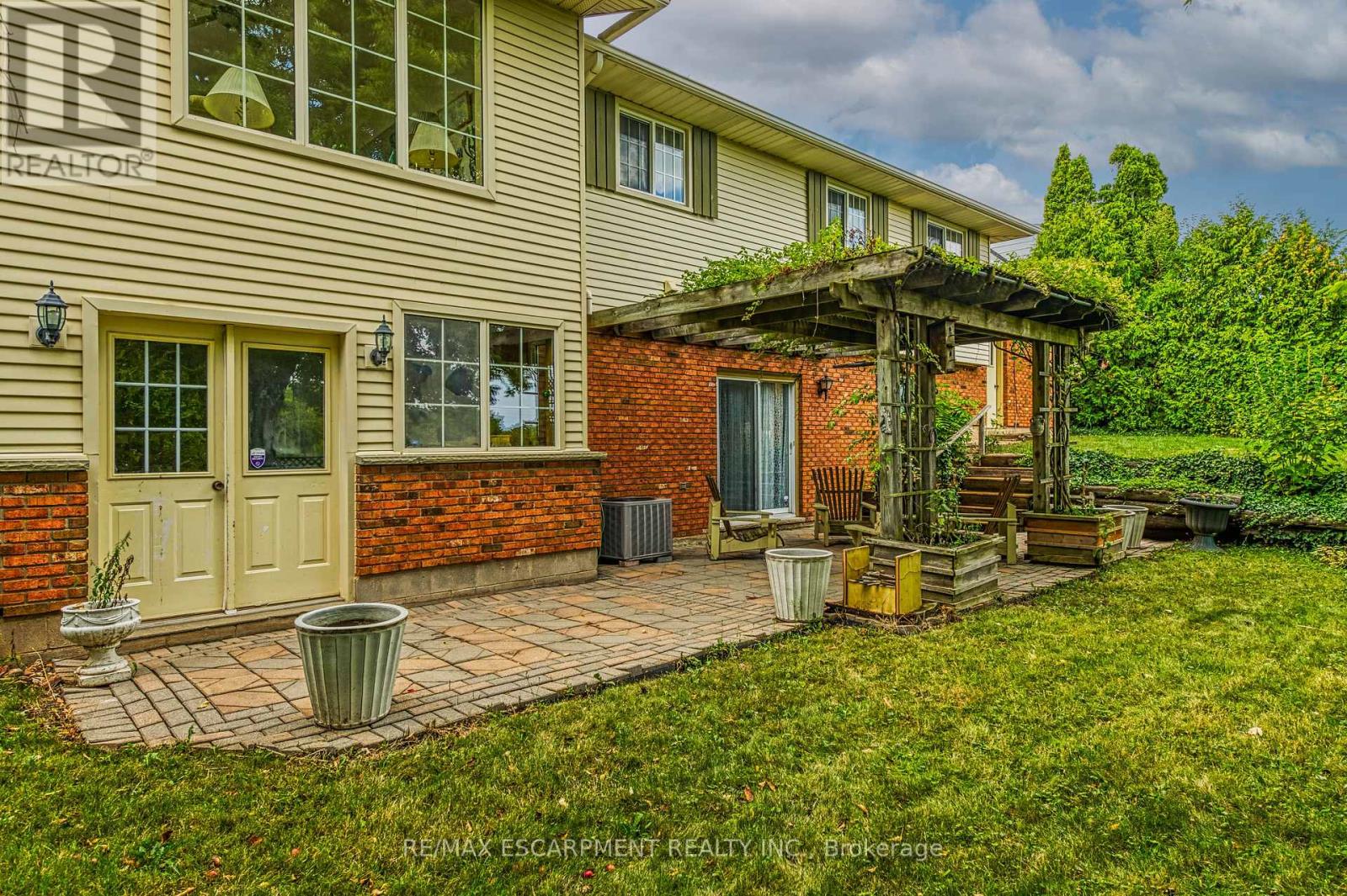 4 Hunter Road, Grimsby, Ontario  L3M 4A4 - Photo 8 - X12807130