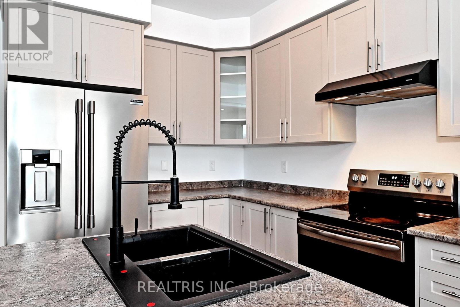 84 Hawick Crescent, Haldimand, Ontario  N3W 0G6 - Photo 10 - X12807158