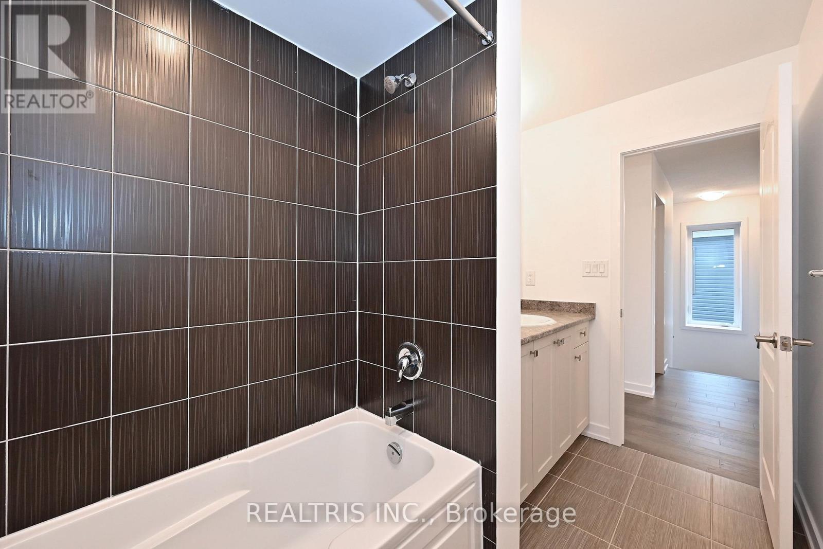 84 Hawick Crescent, Haldimand, Ontario  N3W 0G6 - Photo 32 - X12807158