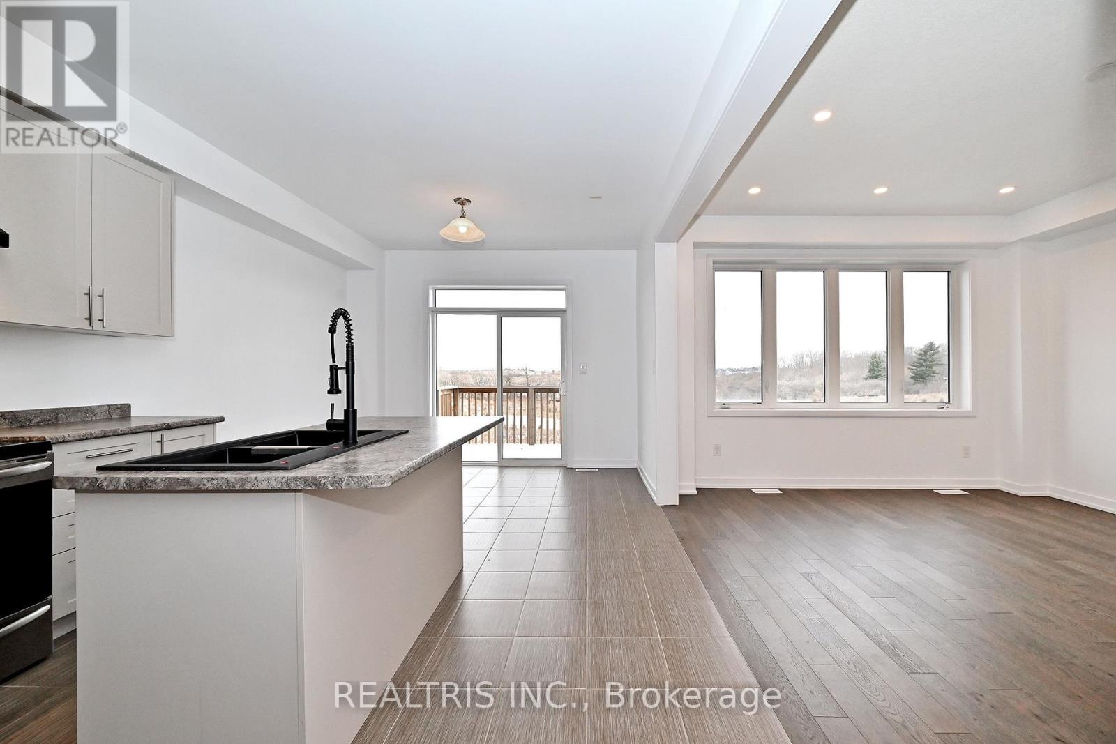 84 Hawick Crescent, Haldimand, Ontario  N3W 0G6 - Photo 5 - X12807158