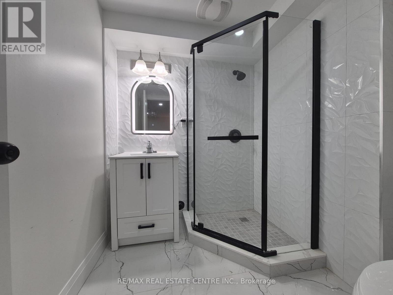 Legal Basement Unit - 1390 Conliffe Court, Mississauga, Ontario  L5C 1R3 - Photo 30 - W12650914