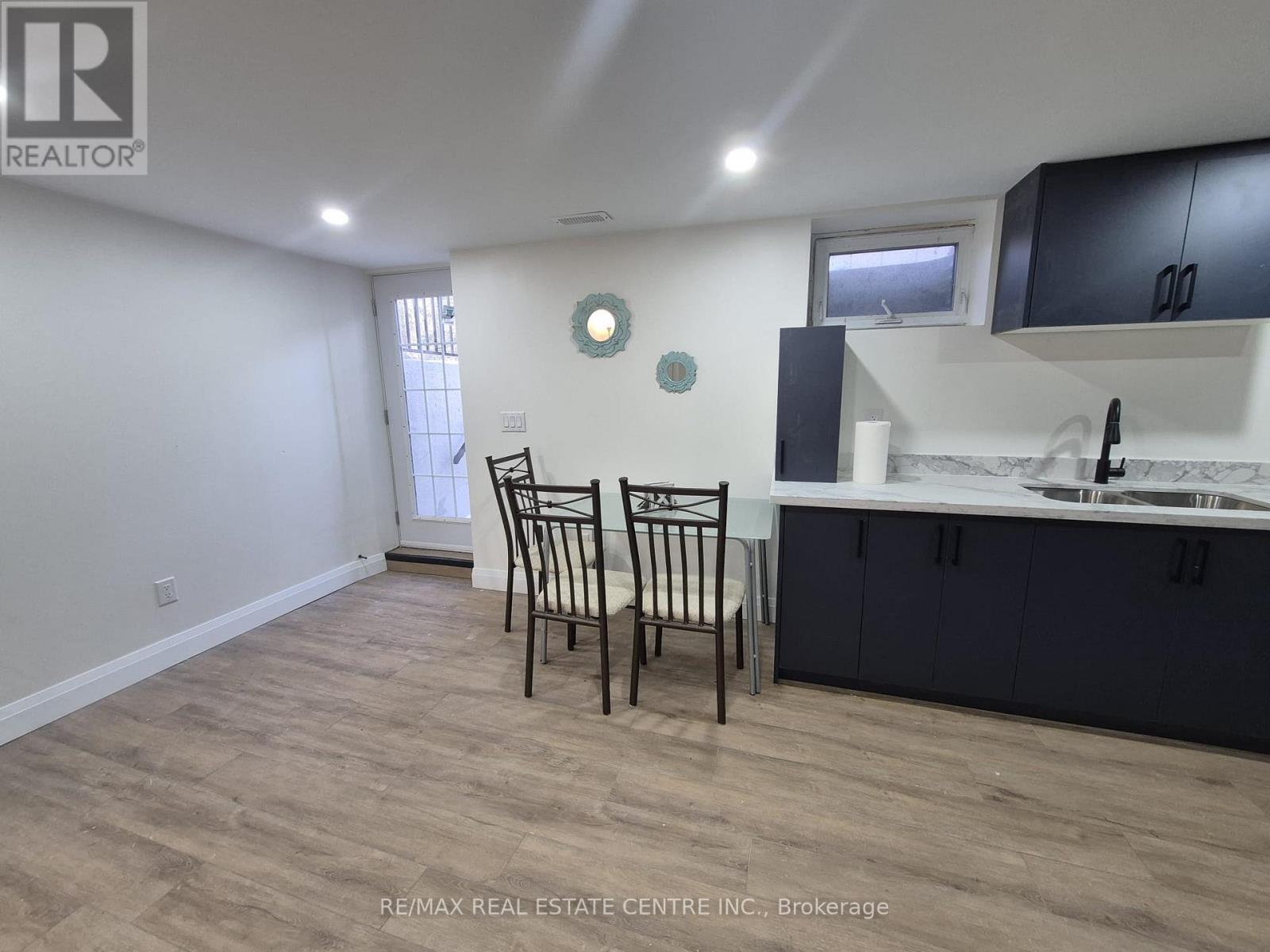 Legal Basement Unit - 1390 Conliffe Court, Mississauga, Ontario  L5C 1R3 - Photo 32 - W12650914