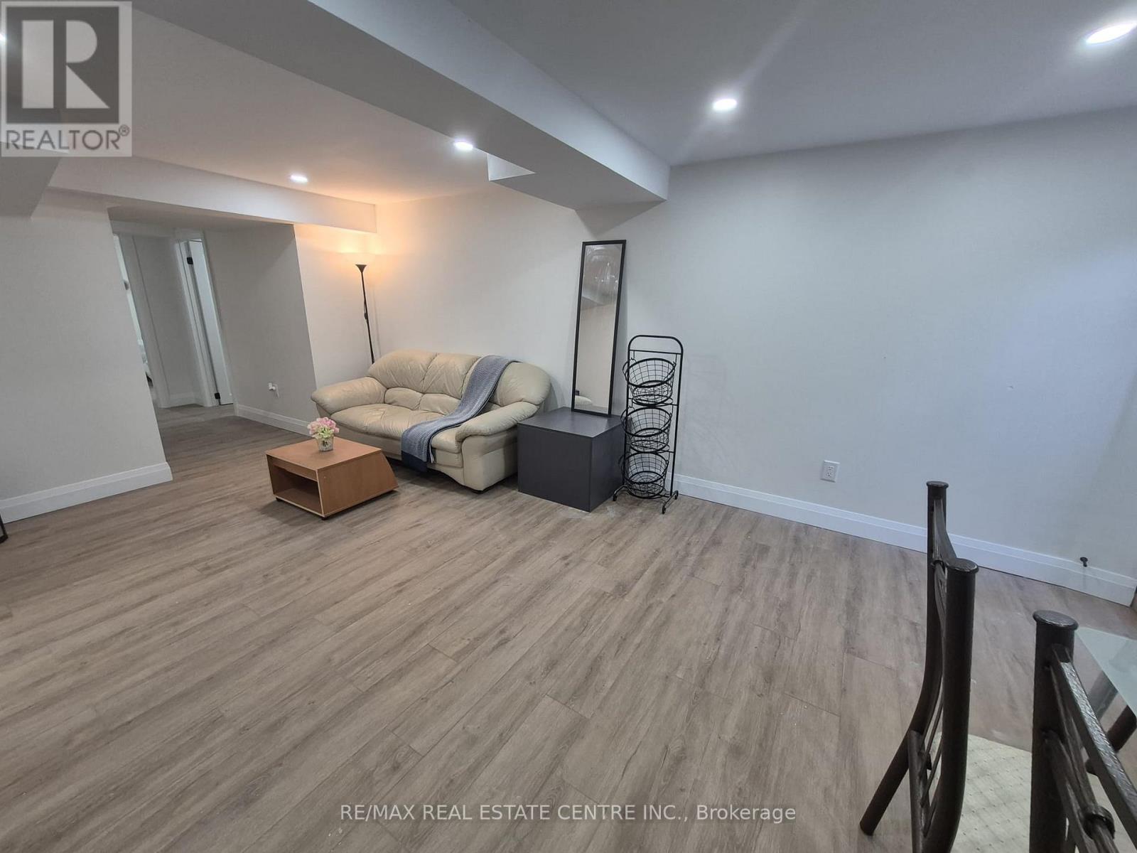 Legal Basement Unit - 1390 Conliffe Court, Mississauga, Ontario  L5C 1R3 - Photo 31 - W12650914