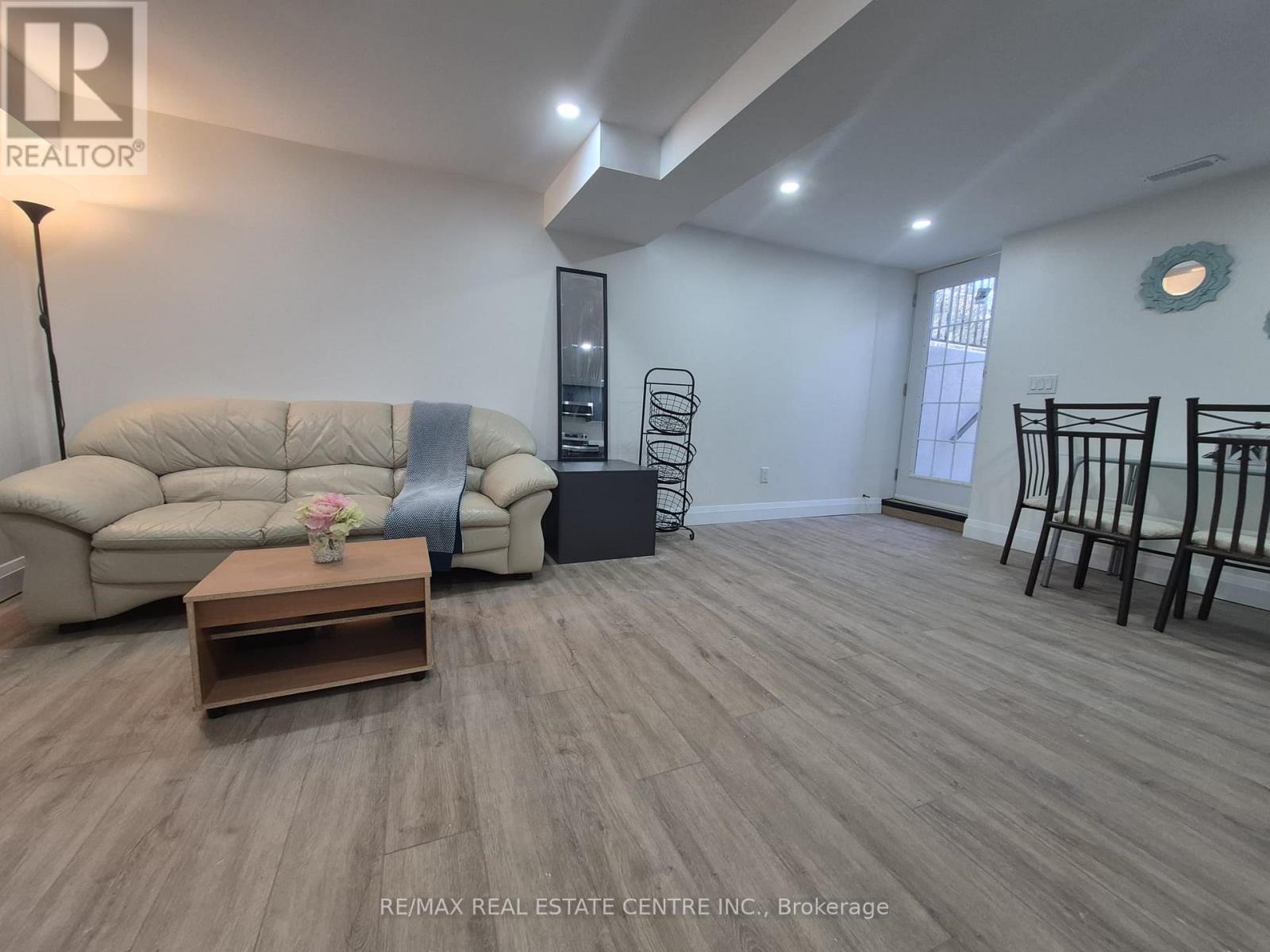 Legal Basement Unit - 1390 Conliffe Court, Mississauga, Ontario  L5C 1R3 - Photo 33 - W12650914