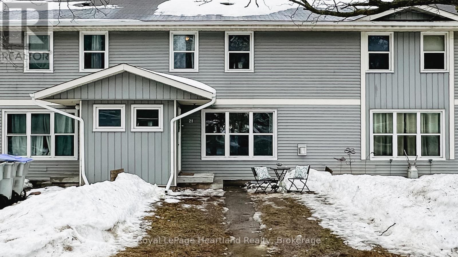 21 St Charles Place, Huron East (Vanastra), Ontario  N0M 1L0 - Photo 1 - X12807186