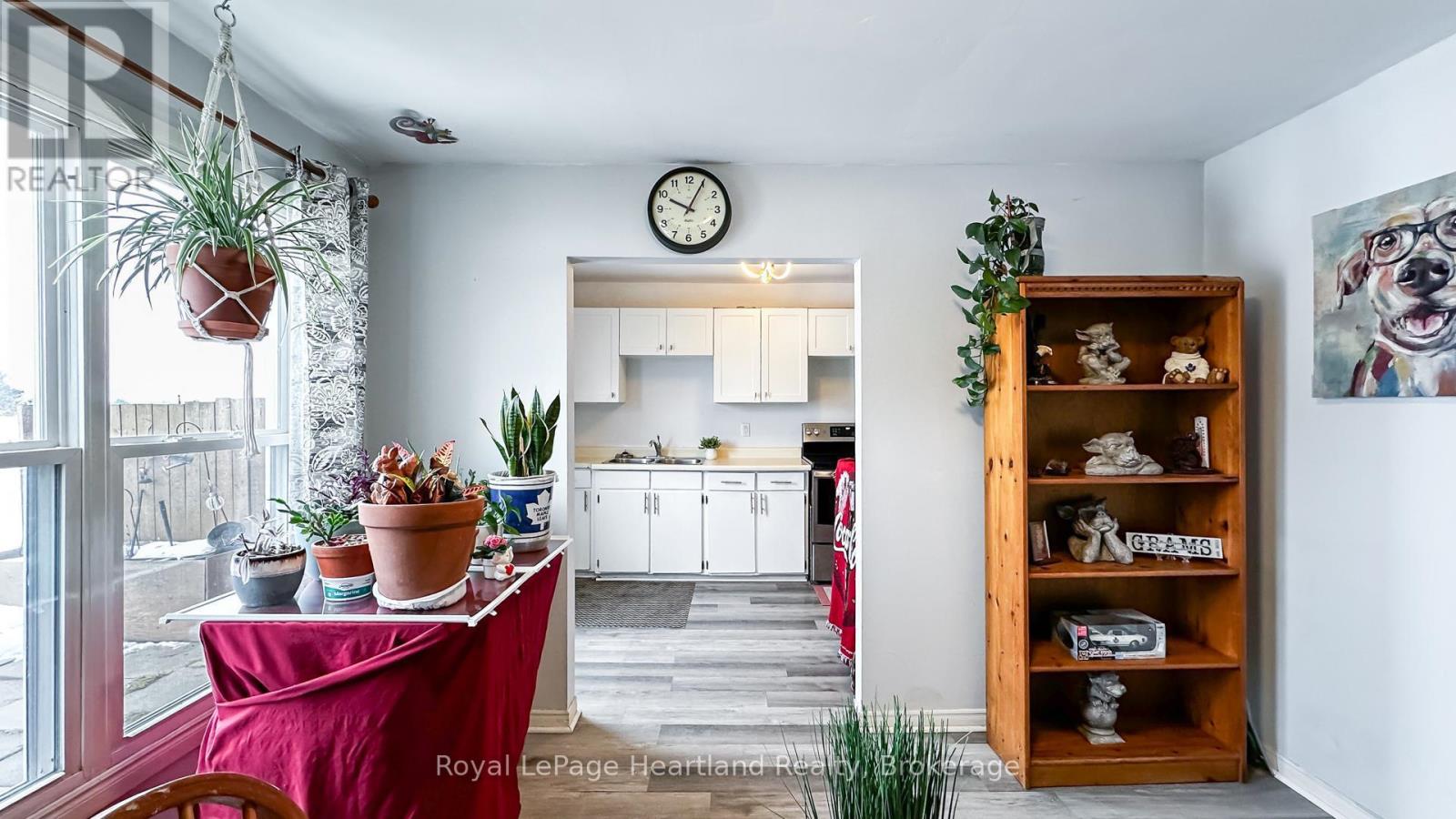 21 St Charles Place, Huron East (Vanastra), Ontario  N0M 1L0 - Photo 11 - X12807186