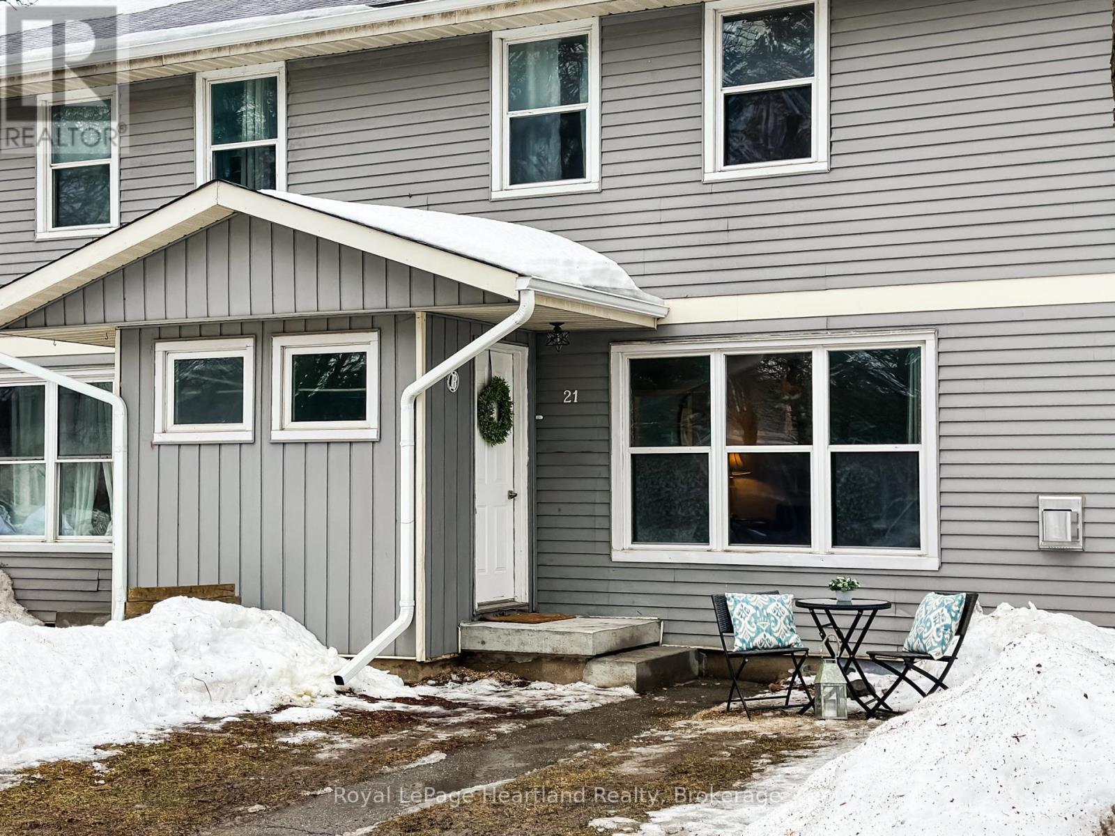 21 St Charles Place, Huron East (Vanastra), Ontario  N0M 1L0 - Photo 2 - X12807186