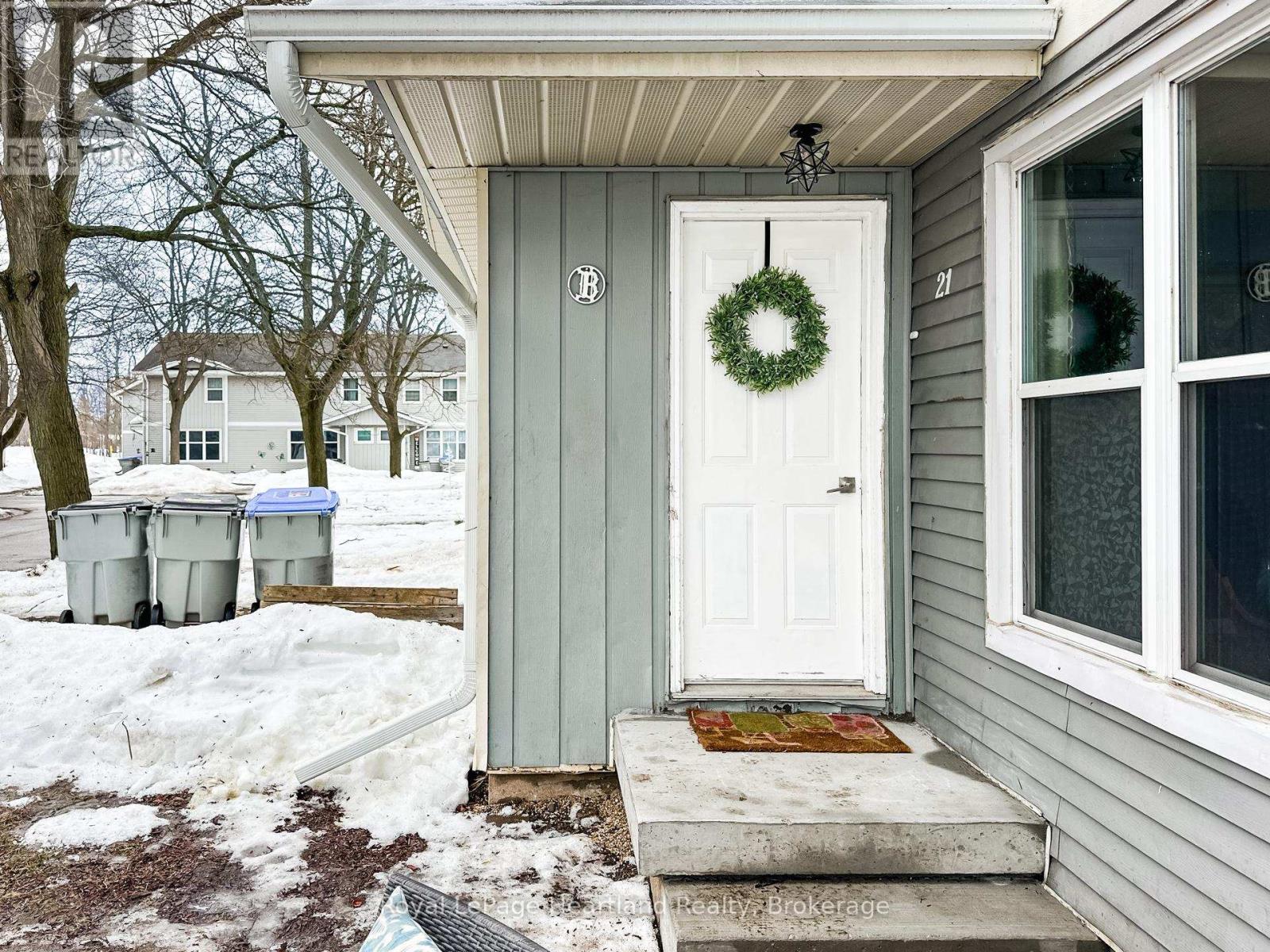 21 St Charles Place, Huron East (Vanastra), Ontario  N0M 1L0 - Photo 3 - X12807186