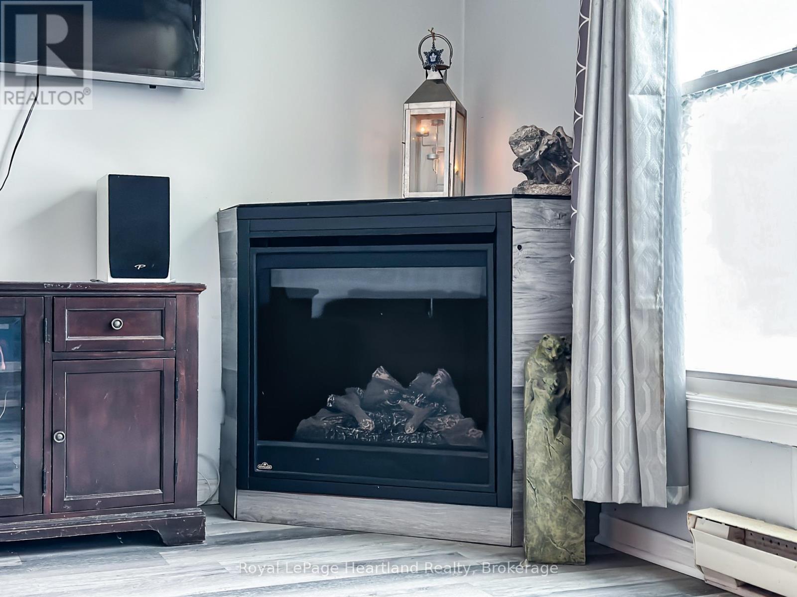 21 St Charles Place, Huron East (Vanastra), Ontario  N0M 1L0 - Photo 7 - X12807186