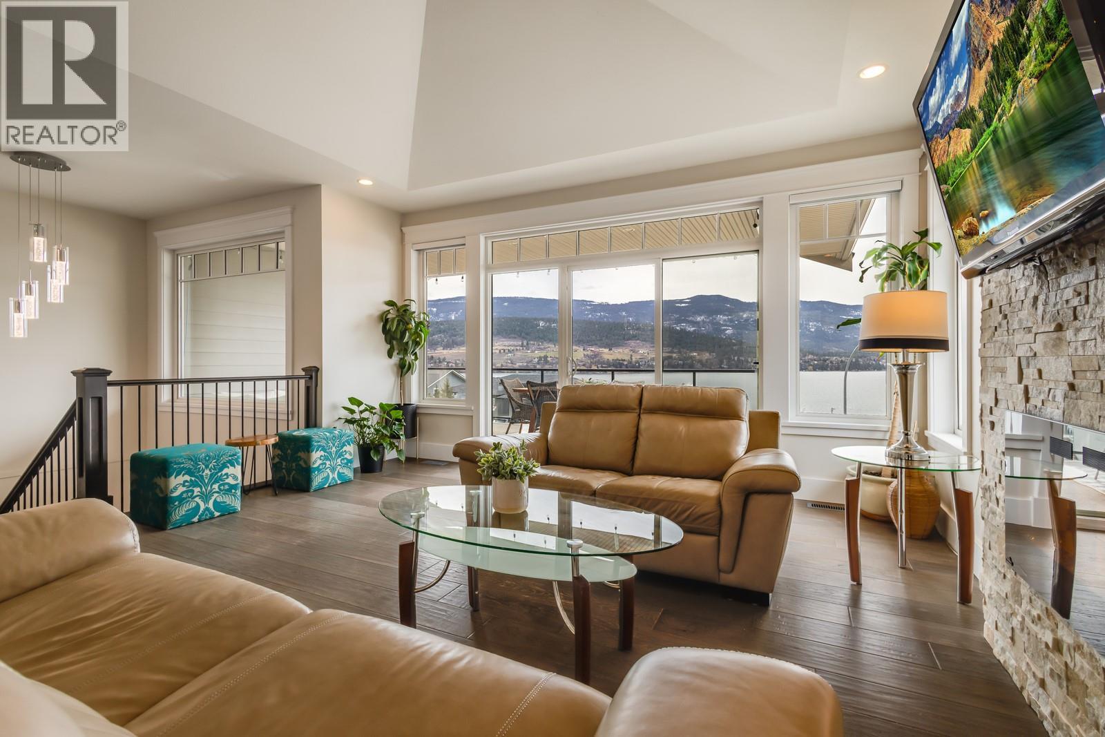 7229 Edgewater Place, Coldstream, British Columbia  V1B 4C5 - Photo 5 - 10375848