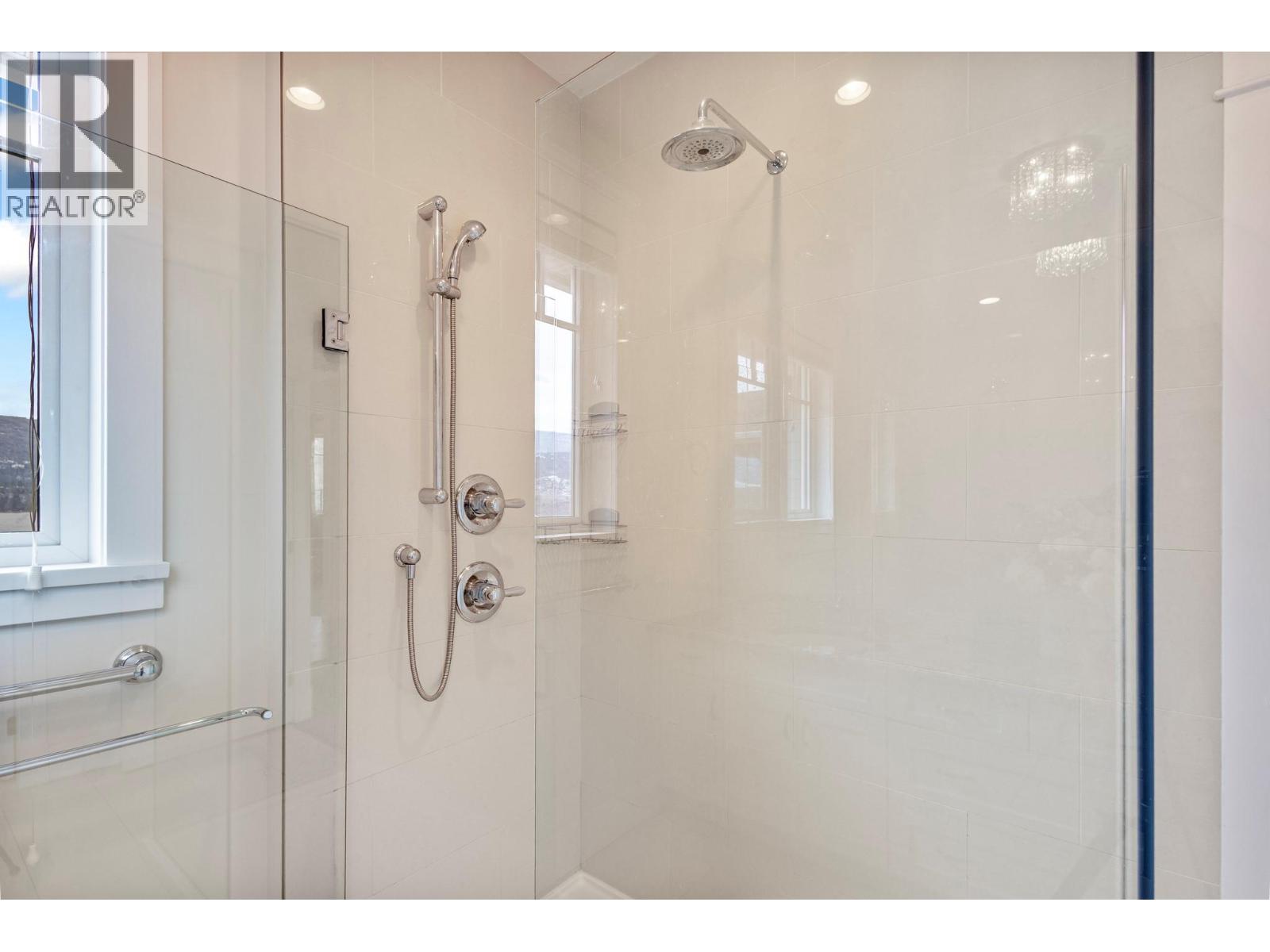 7229 Edgewater Place, Coldstream, British Columbia  V1B 4C5 - Photo 14 - 10375848