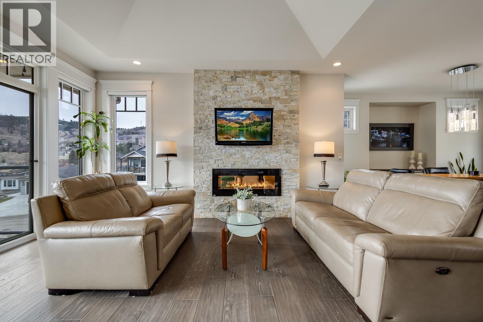 7229 Edgewater Place, Coldstream, British Columbia  V1B 4C5 - Photo 4 - 10375848