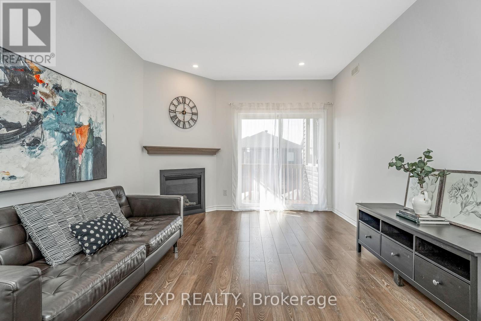 72 Dun Skipper Drive, Ottawa, Ontario  K1X 0E8 - Photo 4 - X12807170