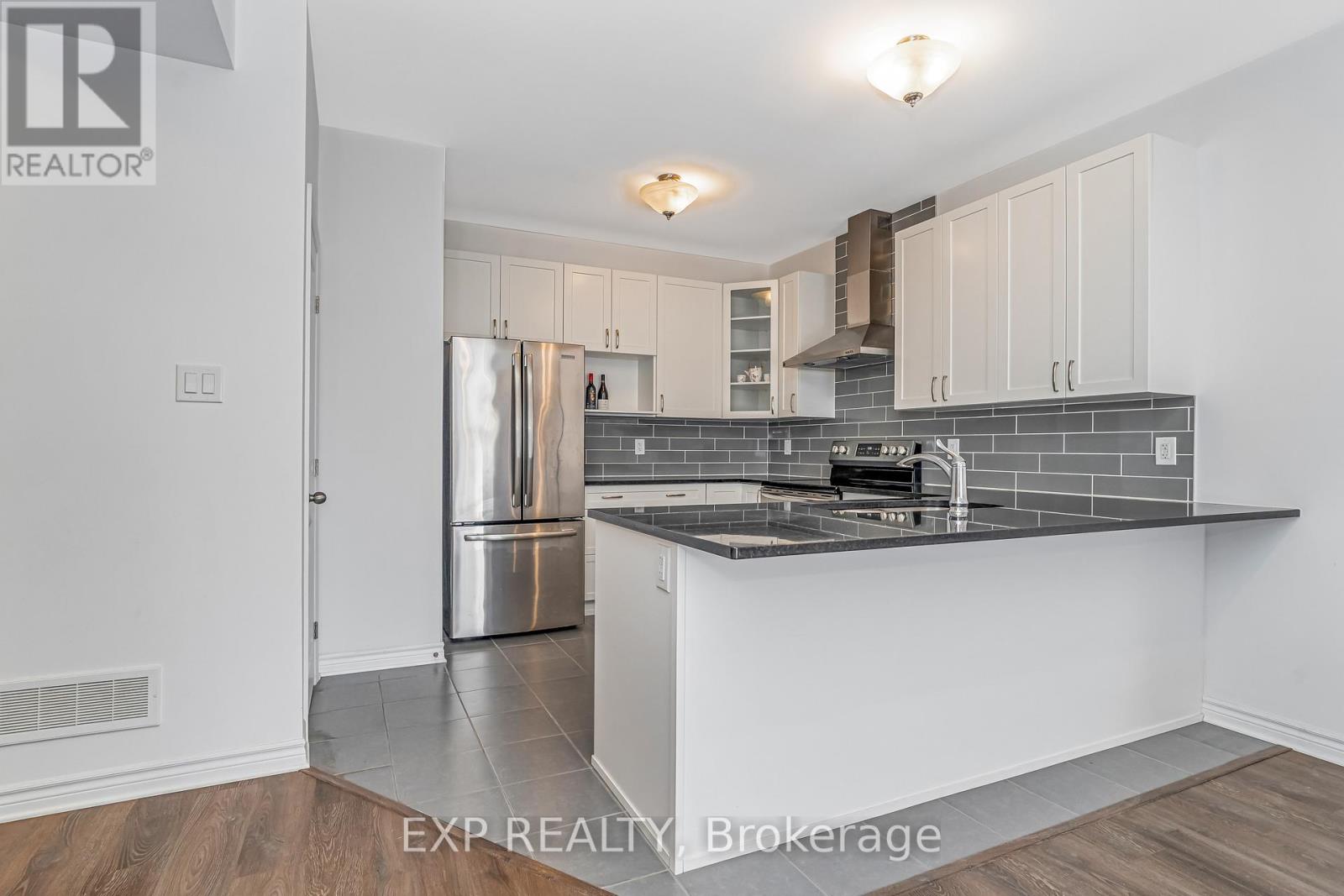 72 Dun Skipper Drive, Ottawa, Ontario  K1X 0E8 - Photo 5 - X12807170