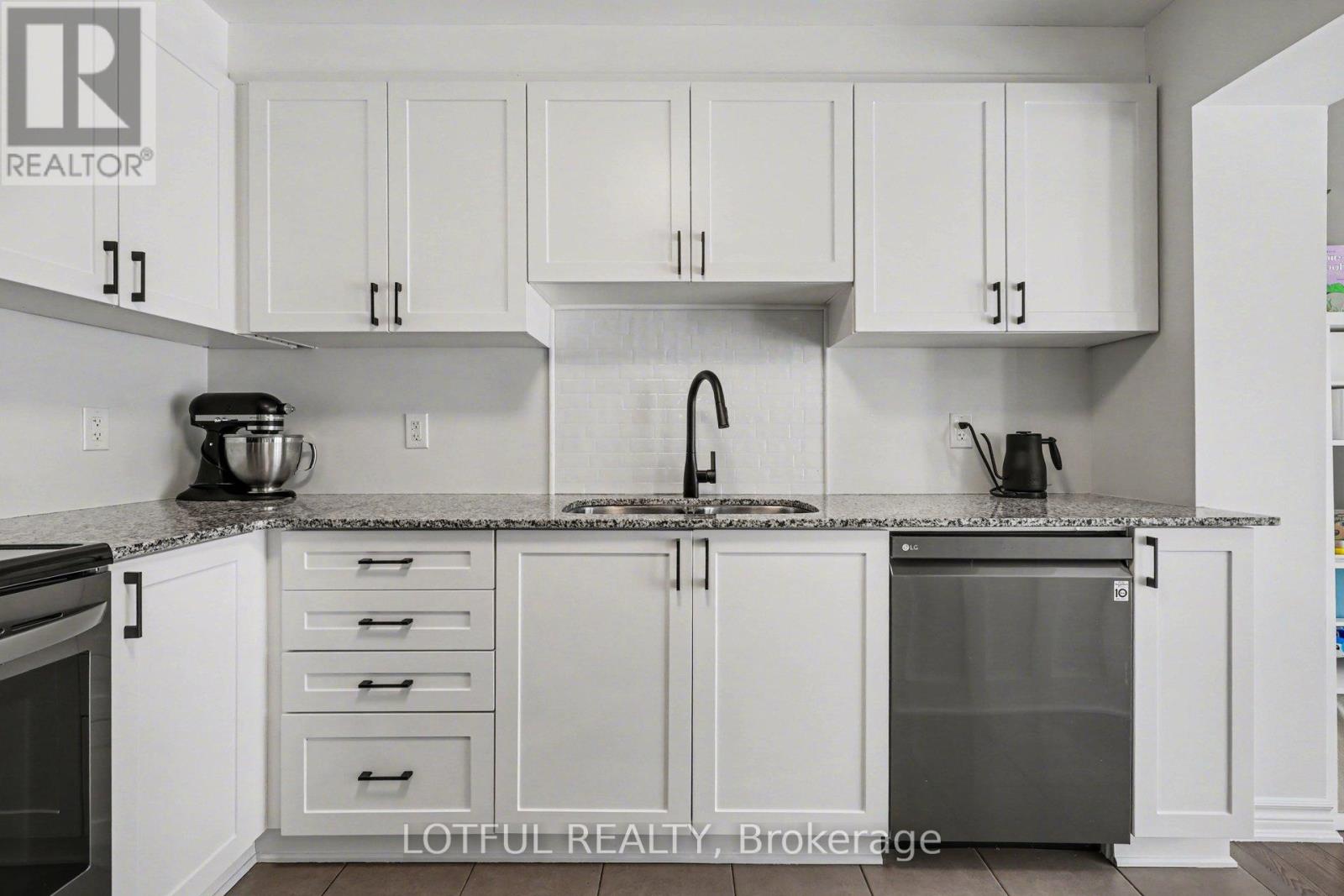 521 Foxlight Circle, Ottawa, Ontario  K2M 0L9 - Photo 11 - X12807222