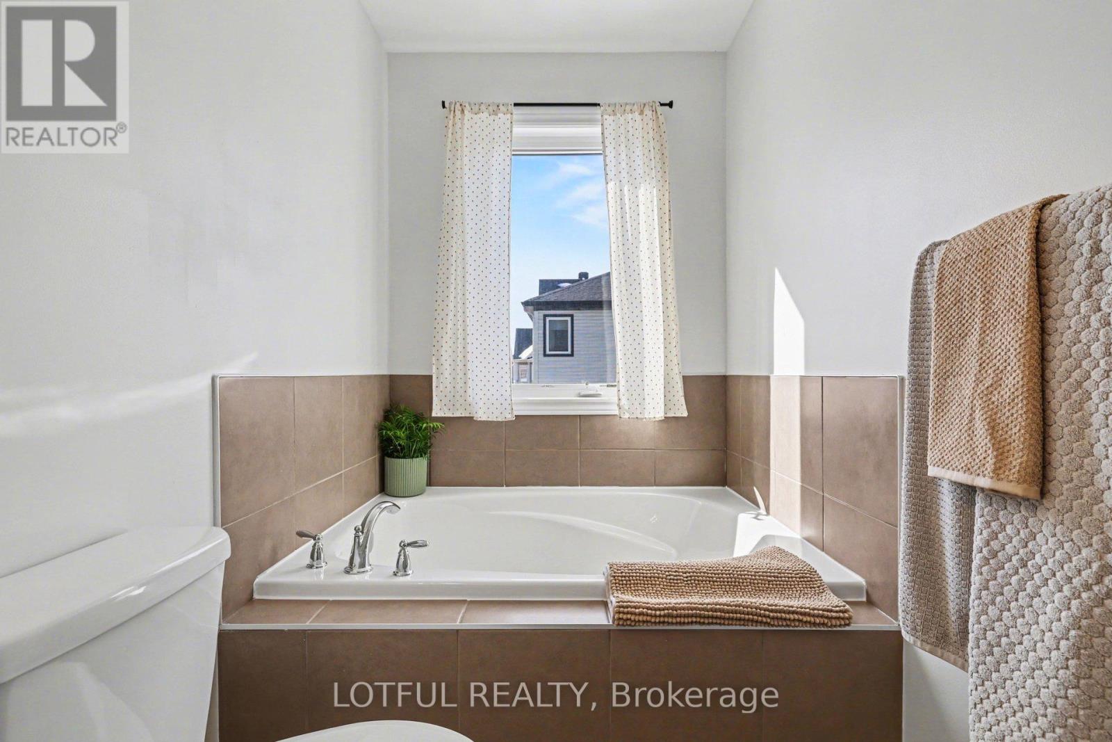 521 Foxlight Circle, Ottawa, Ontario  K2M 0L9 - Photo 22 - X12807222