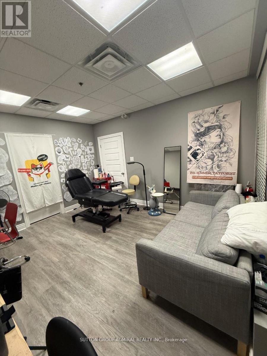 11 - 110 Konrad Crescent, Markham, Ontario  L3R 9X2 - Photo 4 - N12805372