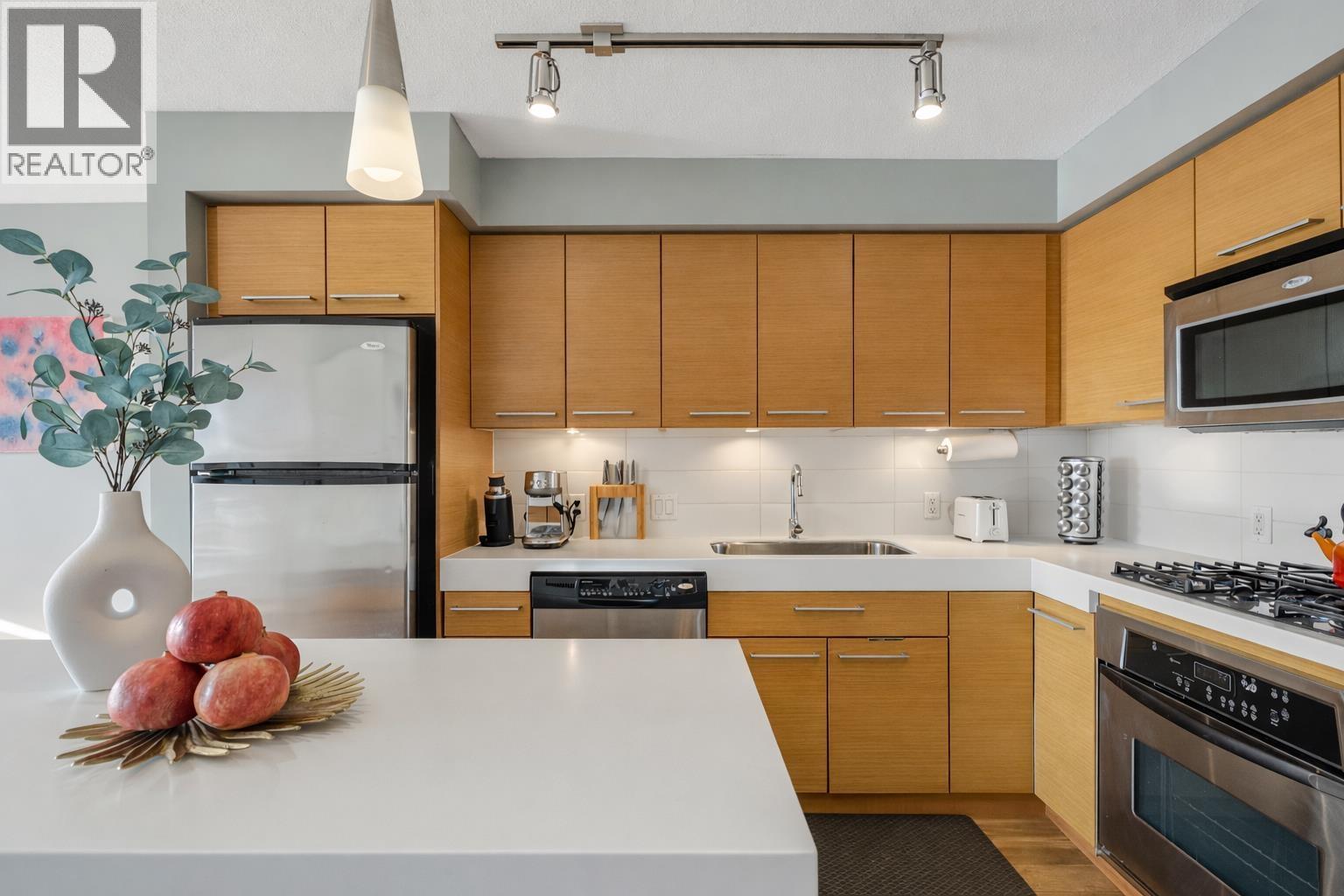 706 2770 Sophia Street, Vancouver, British Columbia  V5T 0A4 - Photo 1 - R3092025