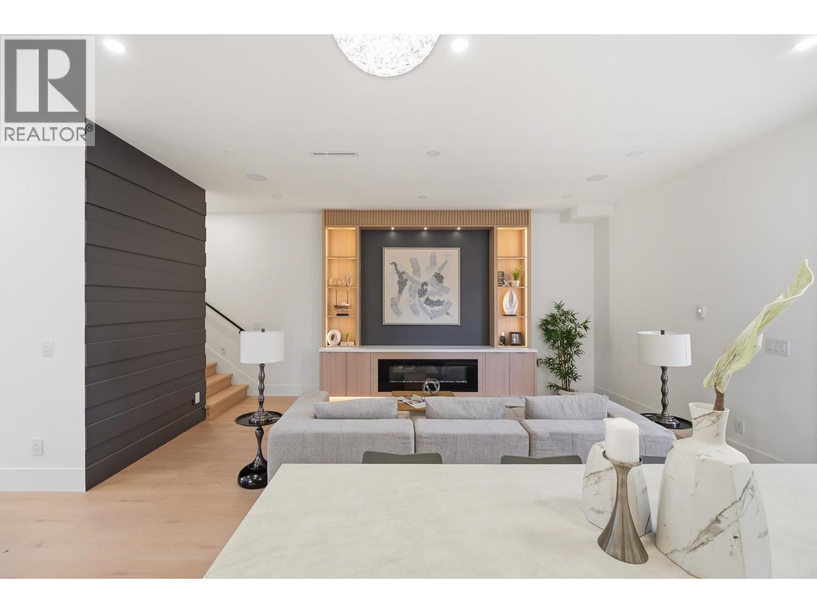 1 6139 Ashworth Avenue, Burnaby, British Columbia  V5E 3T8 - Photo 3 - R3091724