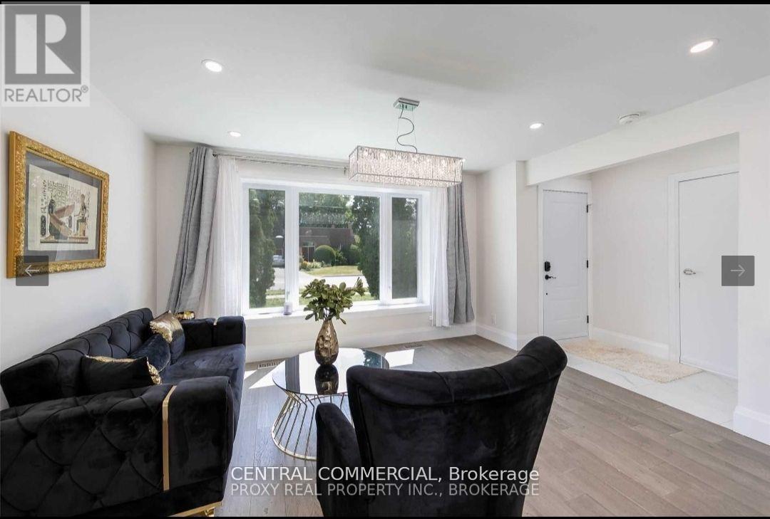 Main Floor - 38 Child Dr Drive N, Aurora, Ontario  L4G 1Y5 - Photo 7 - N12807266