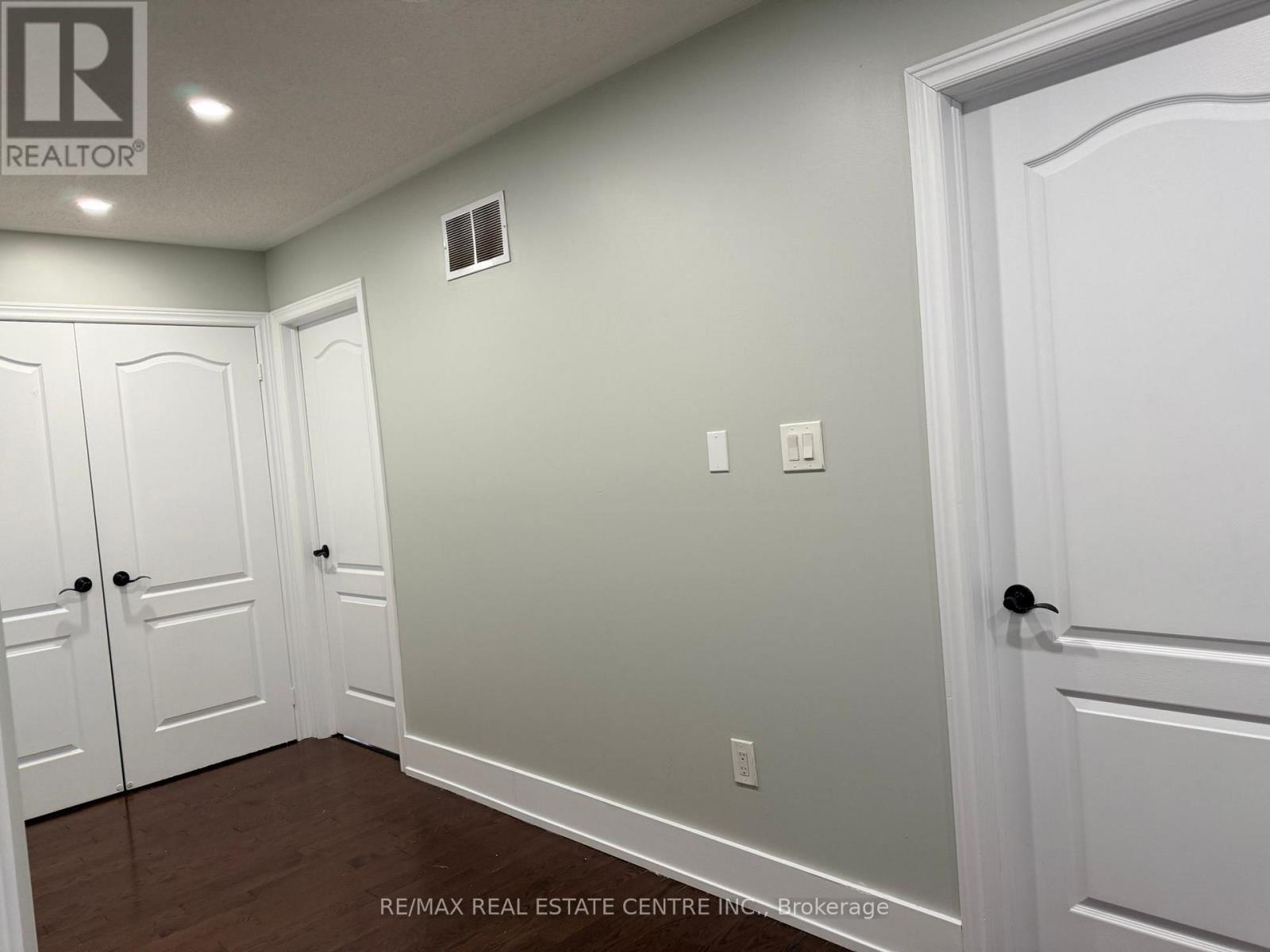 148 Gardenbrooke Trail, Brampton, Ontario  L6P 3C9 - Photo 11 - W12772994