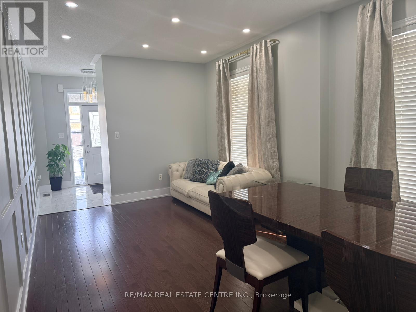 148 Gardenbrooke Trail, Brampton, Ontario  L6P 3C9 - Photo 2 - W12772994