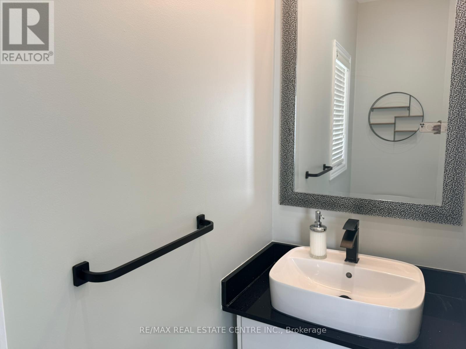 148 Gardenbrooke Trail, Brampton, Ontario  L6P 3C9 - Photo 4 - W12772994