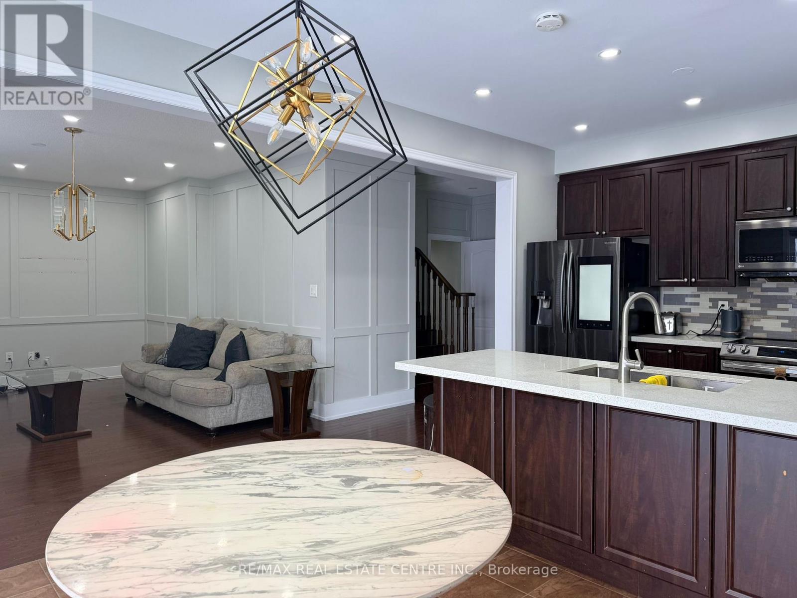 148 Gardenbrooke Trail, Brampton, Ontario  L6P 3C9 - Photo 5 - W12772994