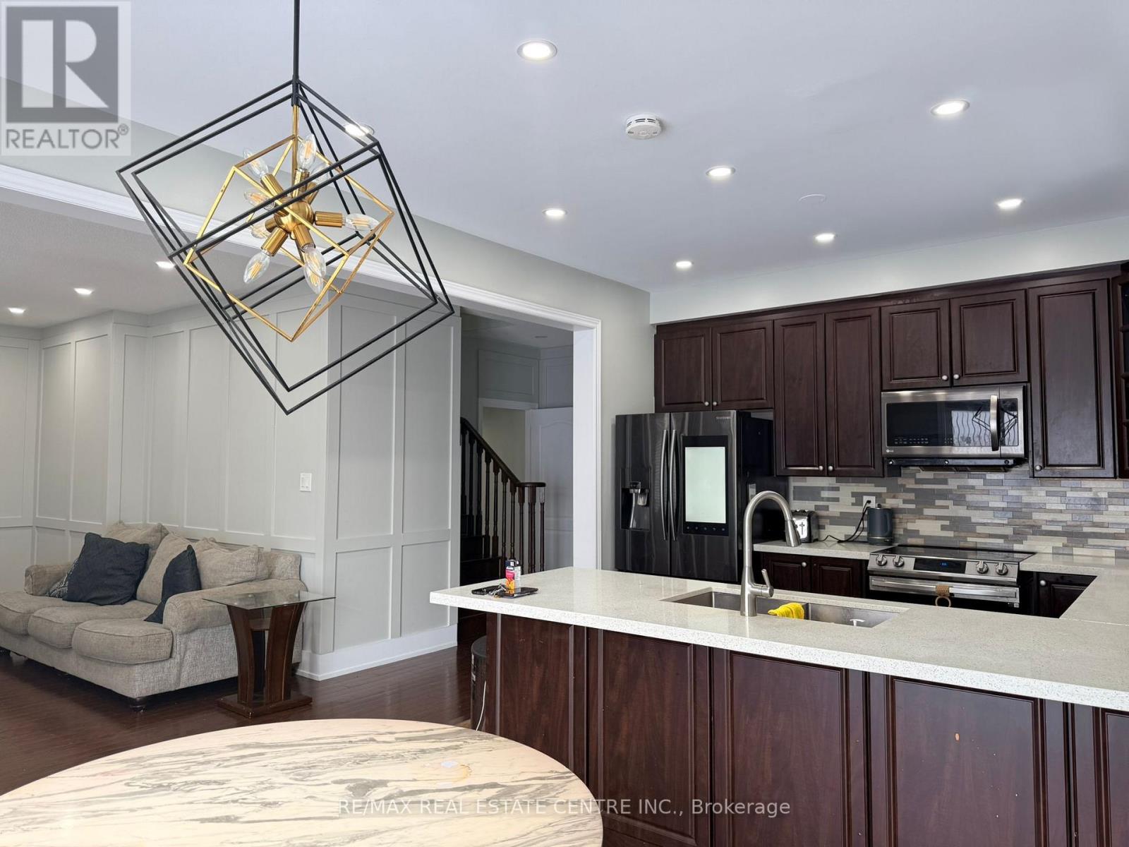 148 Gardenbrooke Trail, Brampton, Ontario  L6P 3C9 - Photo 7 - W12772994