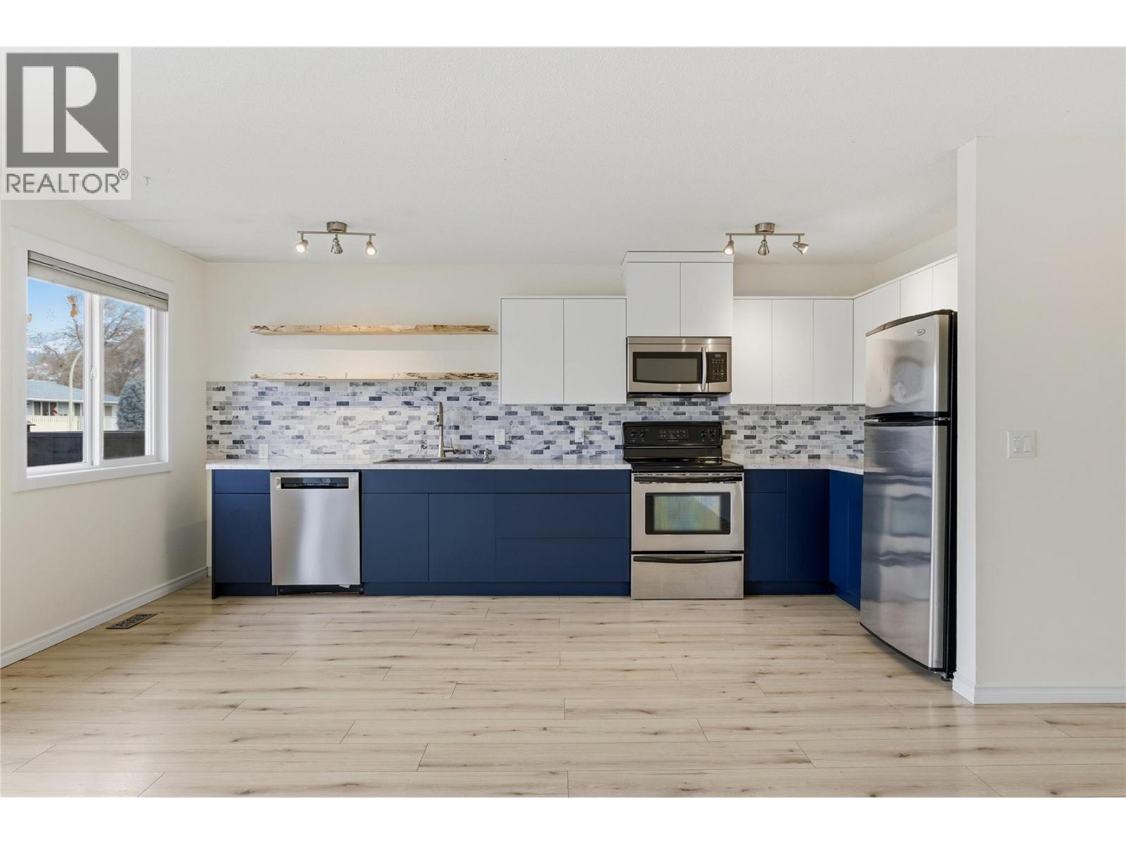 877 Tataryn Road, Kelowna, British Columbia  V1X 1N5 - Photo 13 - 10376409