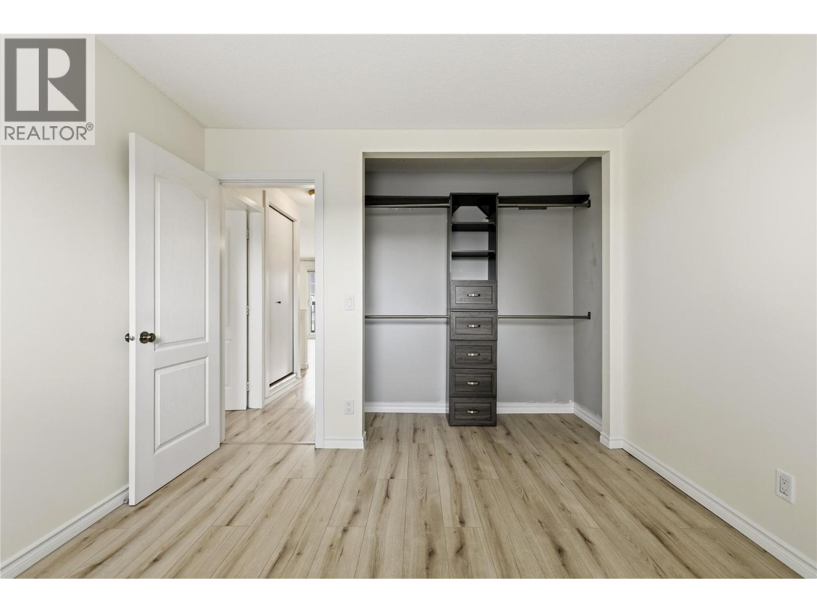 877 Tataryn Road, Kelowna, British Columbia  V1X 1N5 - Photo 23 - 10376409