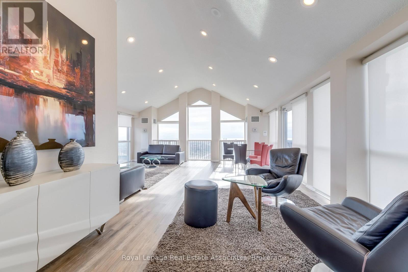 901 - 155 Hillcrest Avenue, Mississauga, Ontario  L5B 3Z2 - Photo 19 - W12807176