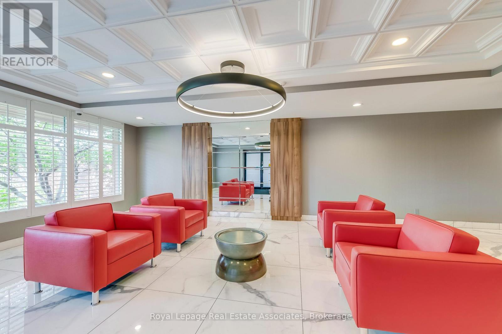 901 - 155 Hillcrest Avenue, Mississauga, Ontario  L5B 3Z2 - Photo 2 - W12807176