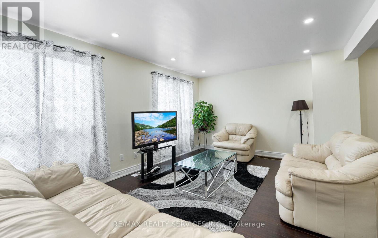 124 - 124 Baronwood Court, Brampton, Ontario  L6V 3H7 - Photo 10 - W12807196