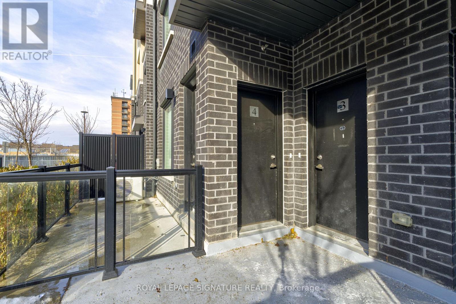 4 - 3429 Ridgeway Drive, Mississauga, Ontario  L5L 0B9 - Photo 3 - W12807210