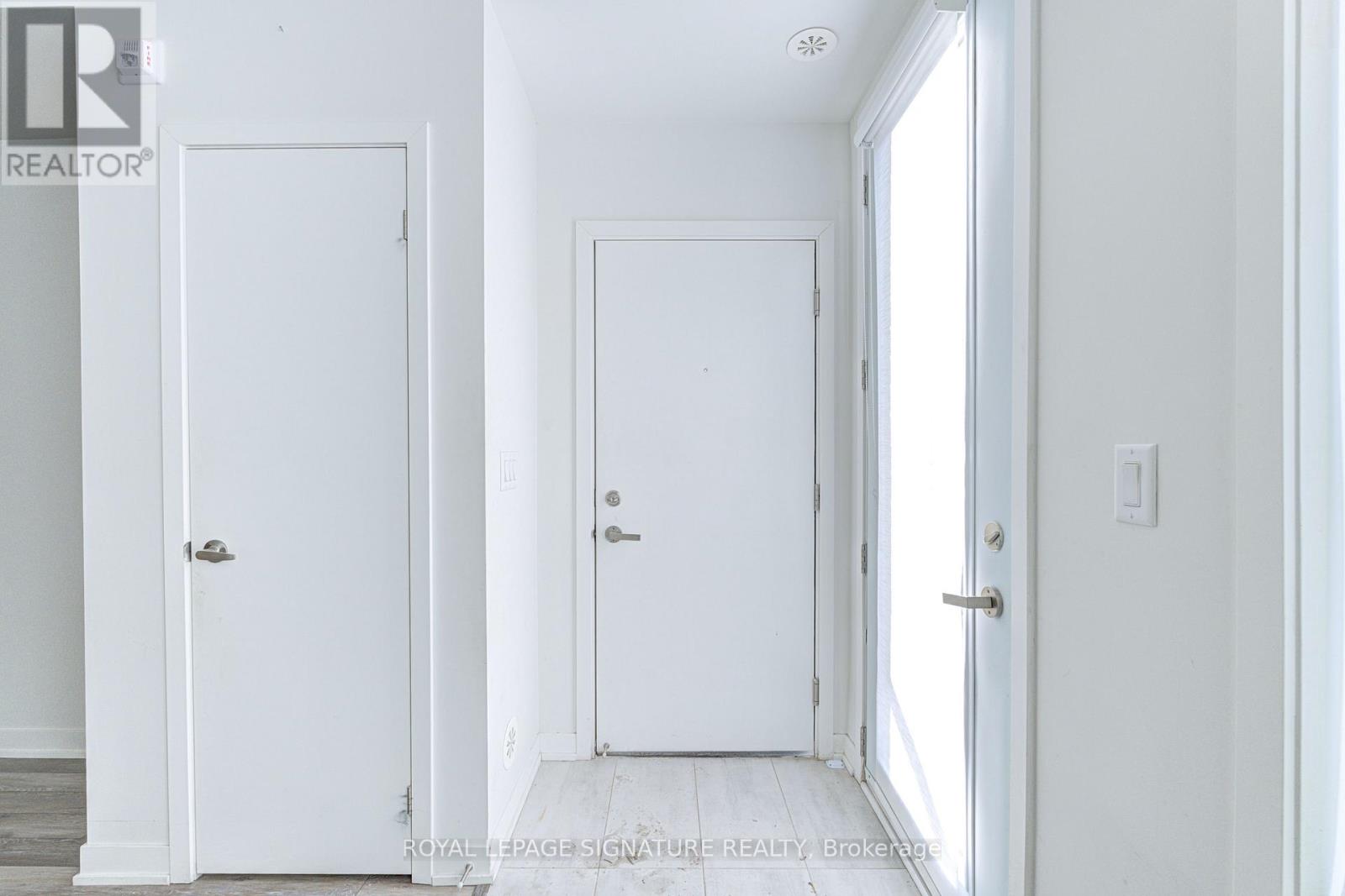 4 - 3429 Ridgeway Drive, Mississauga, Ontario  L5L 0B9 - Photo 4 - W12807210