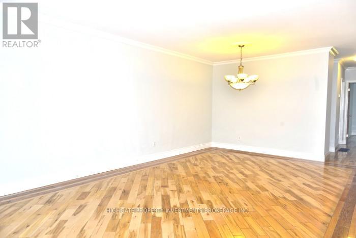 Upper - 19 Avondale Boulevard, Brampton, Ontario  L6T 1H1 - Photo 7 - W12807248