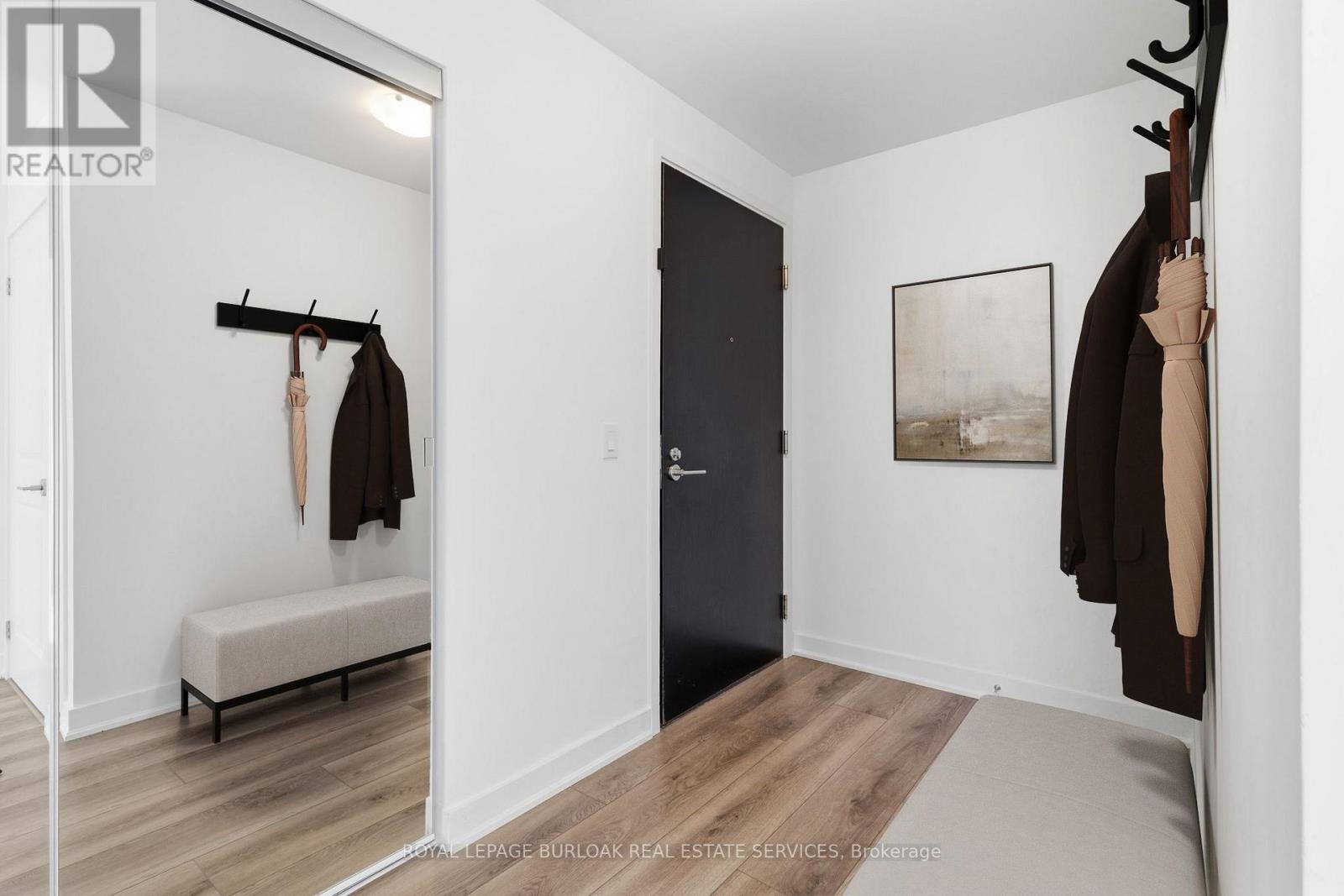 1407 - 2007 James Street, Burlington, Ontario  L7R 0G7 - Photo 2 - W12807268