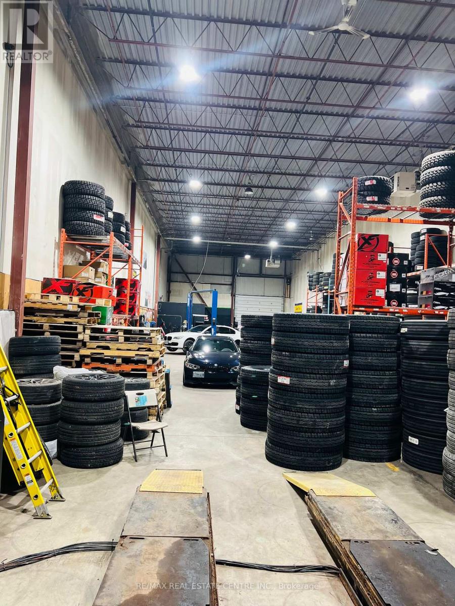 19 - 2070 Steeles Avenue, Brampton, Ontario  L6T 1A7 - Photo 4 - W12807276