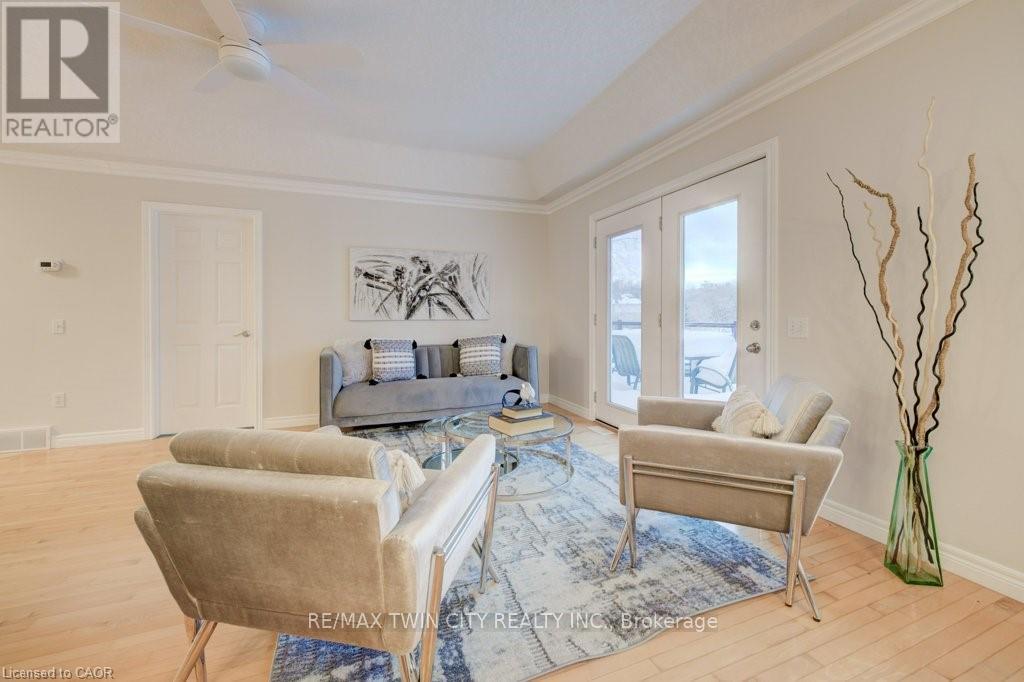 670 Salzburg Drive, Waterloo, Ontario  N2V 2N8 - Photo 12 - X12807238