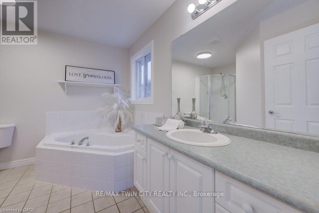 670 Salzburg Drive, Waterloo, Ontario  N2V 2N8 - Photo 23 - X12807238