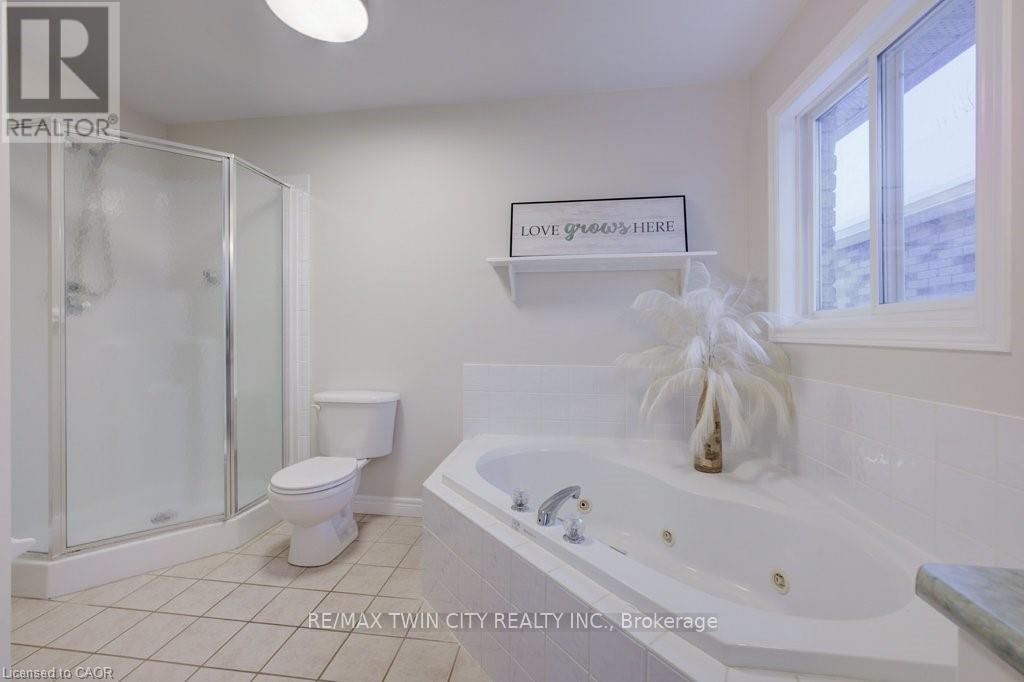 670 Salzburg Drive, Waterloo, Ontario  N2V 2N8 - Photo 24 - X12807238