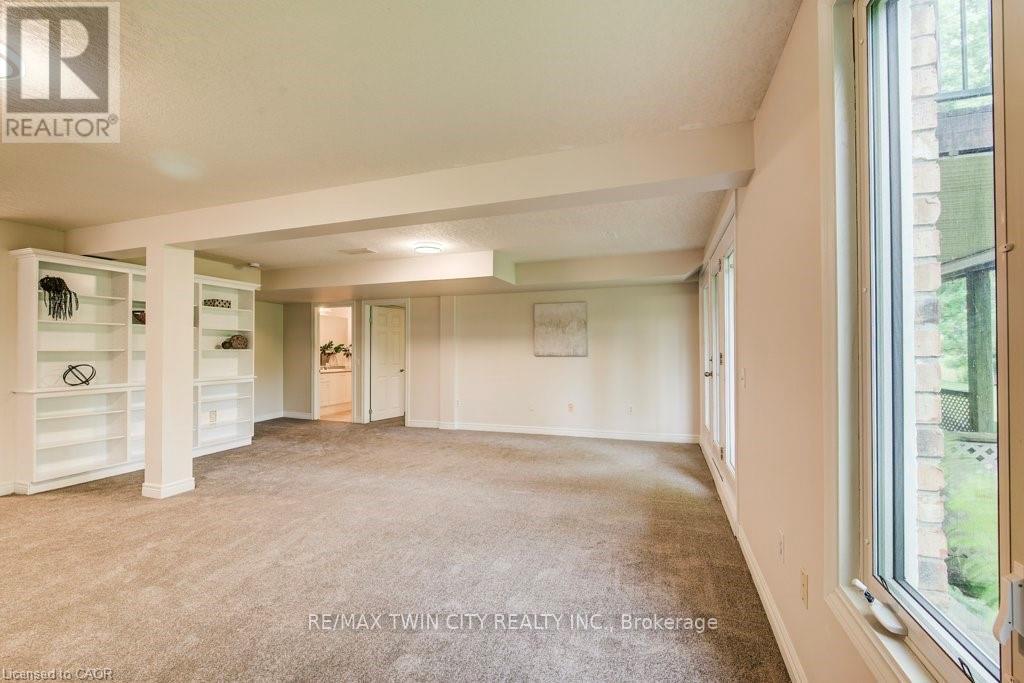 670 Salzburg Drive, Waterloo, Ontario  N2V 2N8 - Photo 35 - X12807238